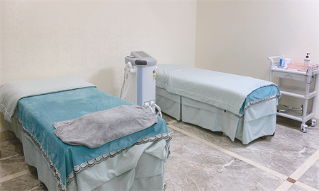 銀川海鷹醫(yī)療美容診所_激光治療室