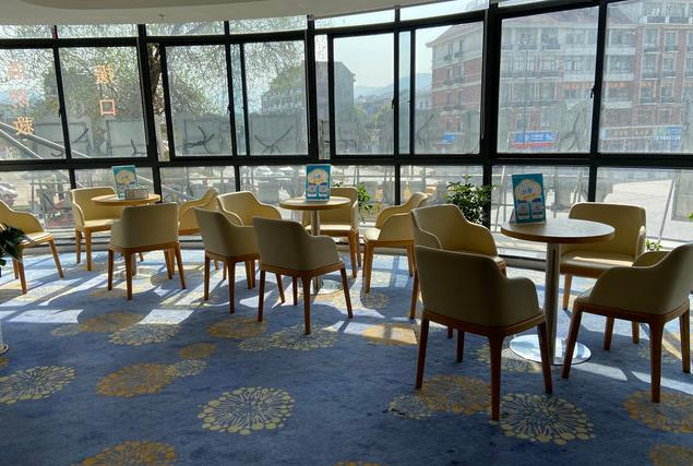 義烏愛爾眼科醫(yī)院_大廳休息區(qū)