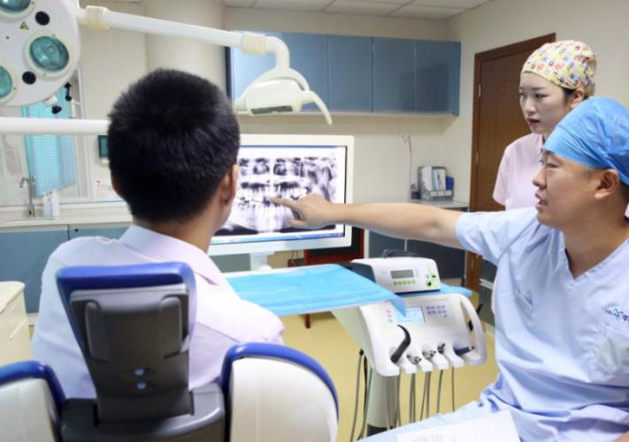 陽(yáng)江華康口腔醫(yī)院_專家討論