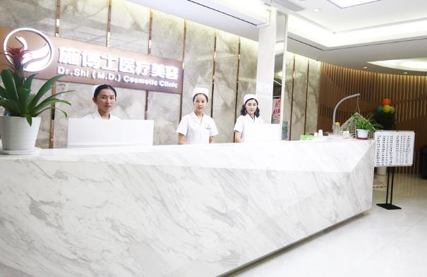 揚(yáng)州施博士醫(yī)療美容門診部_前臺(tái)