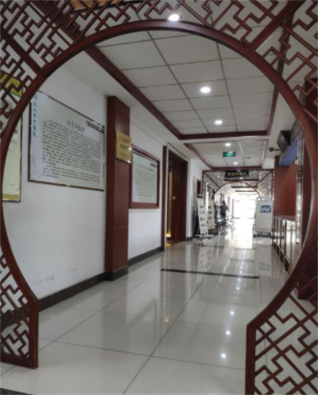揚(yáng)州市中醫(yī)院醫(yī)學(xué)美容中心_醫(yī)院走廊