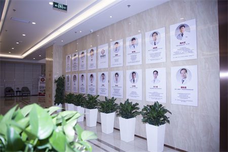 煙臺(tái)壹美天成醫(yī)療美容醫(yī)院_專(zhuān)家墻