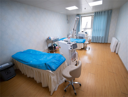 新鄉(xiāng)穆大夫整形美容醫(yī)院_治療室