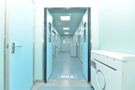 新疆醫(yī)科大學第一附屬醫(yī)院燒傷整形科_手術室走廊