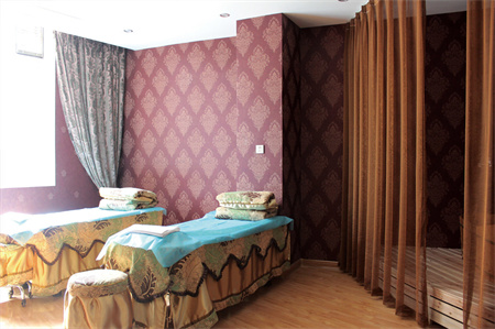 新疆張瑞紅醫(yī)療美容診所_咨詢室