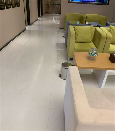 新疆醫(yī)學(xué)會(huì)伊麗醫(yī)療整形美容門(mén)診部_休息區(qū)