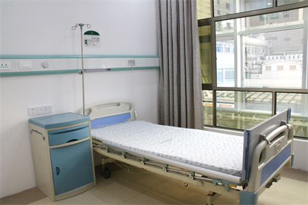 襄陽(yáng)憶齡醫(yī)療美容門(mén)診部_病房