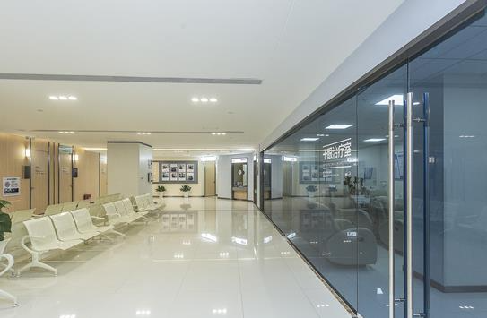 湘潭愛(ài)爾眼科醫(yī)院_治療室外