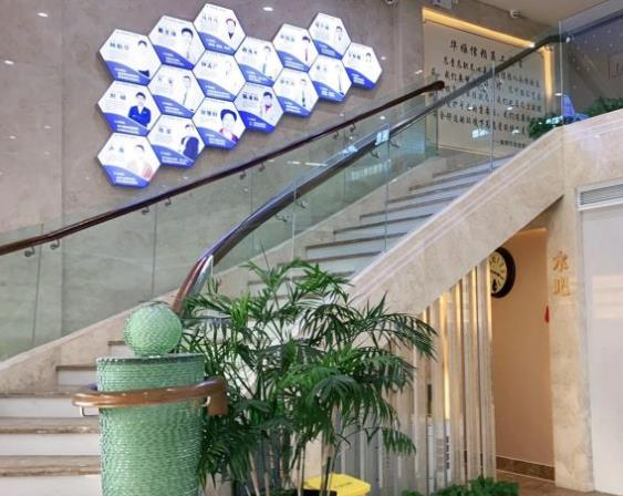 湘潭信賴口腔醫(yī)院_二樓樓梯