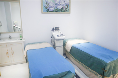 咸陽(yáng)美立晶膚醫(yī)療美容門(mén)診部_皮膚治療室