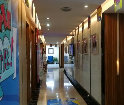 咸陽(yáng)美立晶膚醫(yī)療美容門(mén)診部_走廊