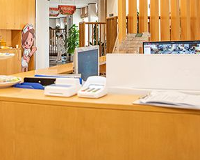 成都君臣口腔門診部_前臺