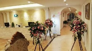 成都拉斐爾口腔門診部_前臺(tái)