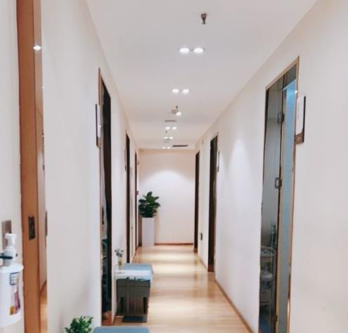 西安米蘭柏羽醫(yī)療美容醫(yī)院_醫(yī)院走廊