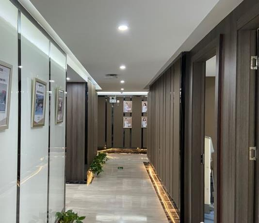 西安晶膚皮膚美容門診部_醫(yī)院走廊