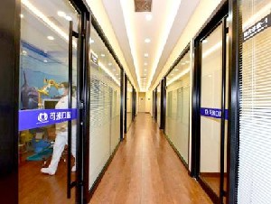承德可米口腔醫(yī)療門診_走廊
