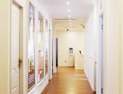 成都元辰醫(yī)學(xué)美容門診部_走廊