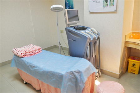 武威曉明醫(yī)療美容所_皮膚治療室