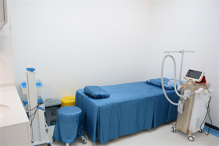 武漢伊美膚醫(yī)療美容門(mén)診部_皮膚治療室