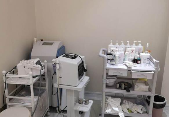 武漢欣美薈醫(yī)療美容門(mén)診部_治療室儀器