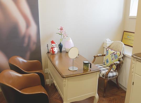 武漢微幕醫(yī)療美容門(mén)診部_咨詢室