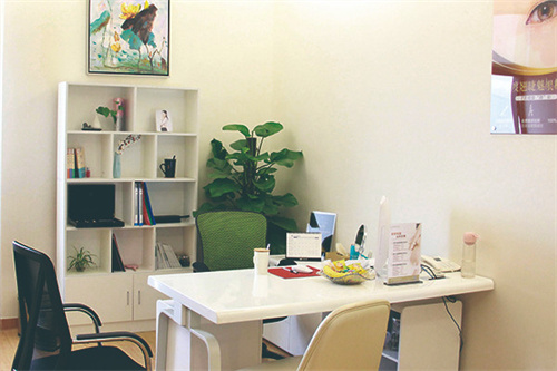 武漢美瑾云上醫(yī)療美容醫(yī)院_咨詢室