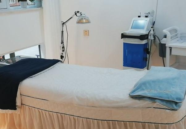 武漢白年醫(yī)療美容門(mén)診部_治療室