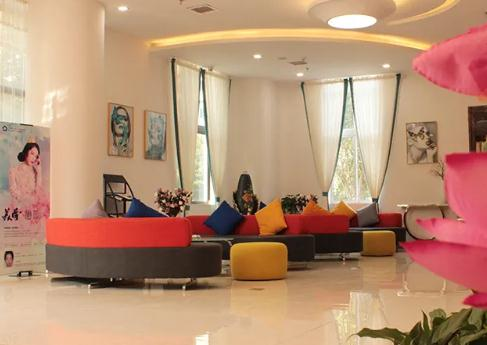 武漢佰華利（原悅妃）醫(yī)療美容門診部_休息區(qū)