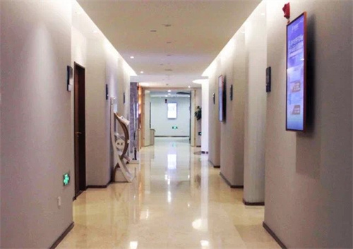 烏魯木齊青春定格醫(yī)療美容門診部_走廊