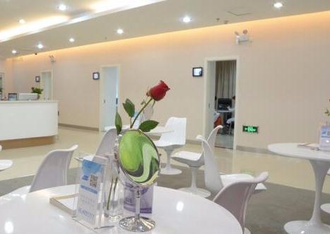 烏魯木齊大西北皮膚病醫(yī)院_大廳