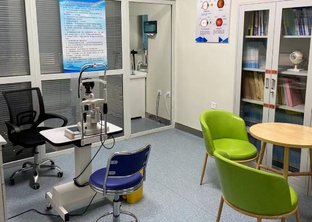 烏蘭察布朝聚眼科醫(yī)院_咨詢室