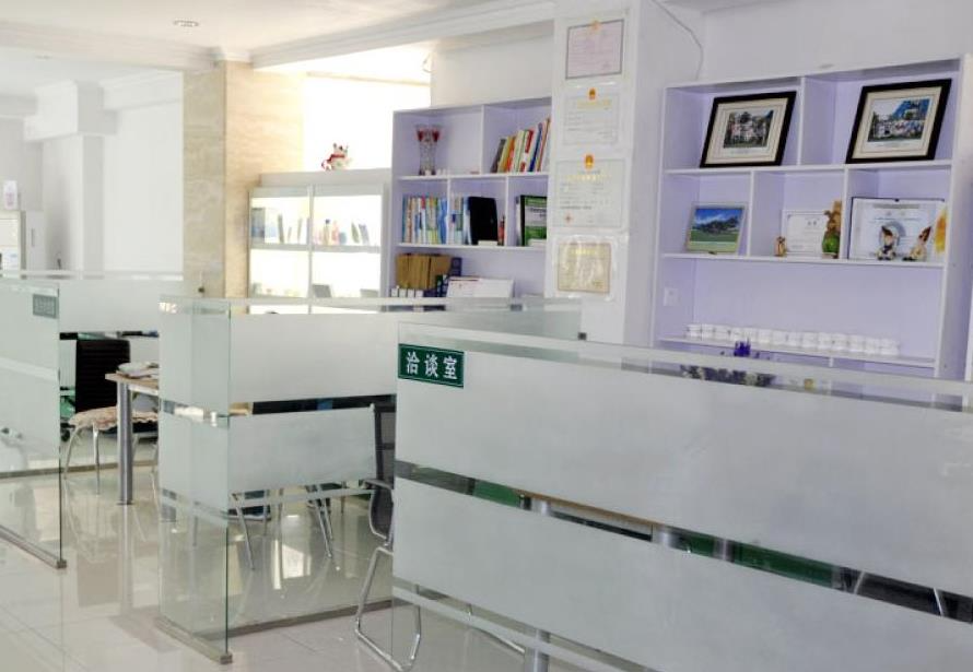 鐵嶺志強(qiáng)口腔醫(yī)院_洽談室