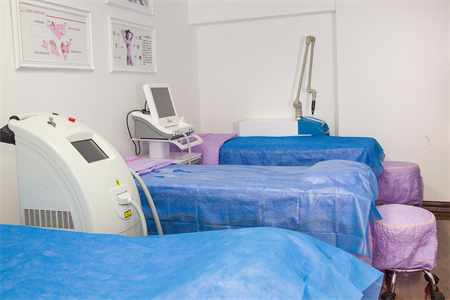 天津資深劉強(qiáng)醫(yī)療美容診所_治療室