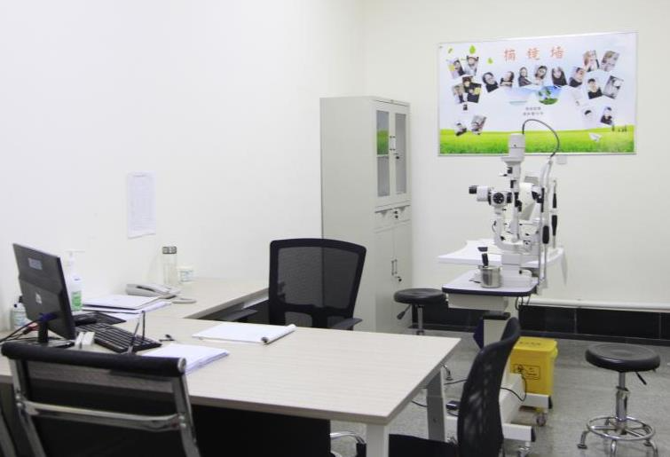 滕州倉(cāng)溝眼科醫(yī)院_咨詢室