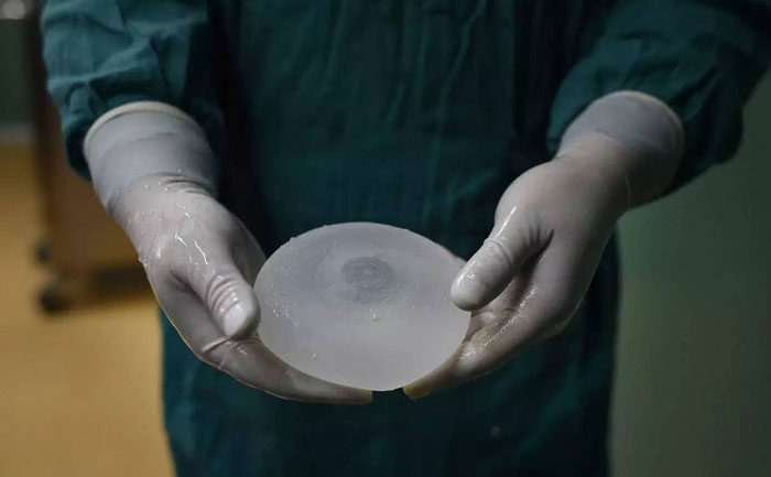 假體隆胸效果自然嗎？能維持多久？