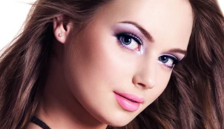 假體墊下巴會移位嗎？