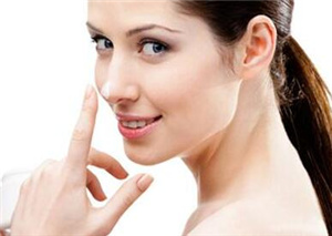 駝峰鼻自己可以糾正嗎？