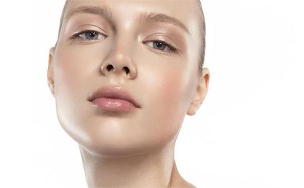 做膨體下巴恢復(fù)后手感真實(shí)嗎？假體墊下巴有什么優(yōu)勢(shì)？