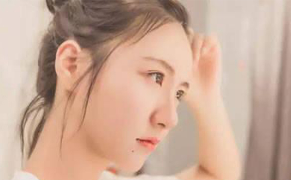 假體隆下巴多久能消腫？