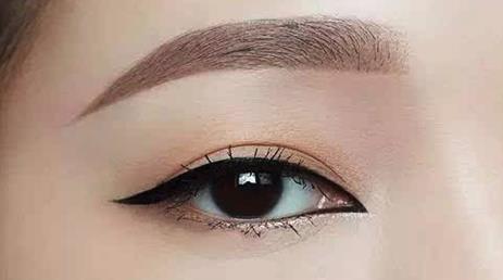 水泡眼是怎么形成的？