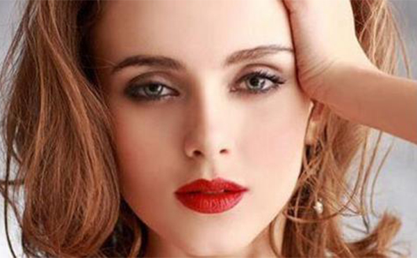 玻尿酸豐下巴效果好嗎？有沒(méi)有什么風(fēng)險(xiǎn)