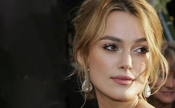 假體墊下巴恢復(fù)后可以隨意揉捏嗎?術(shù)后護(hù)理要點(diǎn)有哪些?