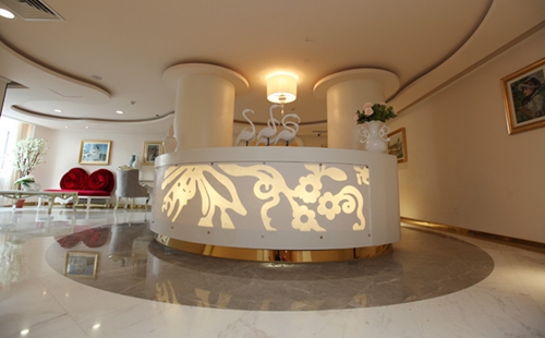 北京阿露絲醫(yī)療美容怎么樣？紅藍(lán)光祛痘紅藍(lán)光有何區(qū)別？