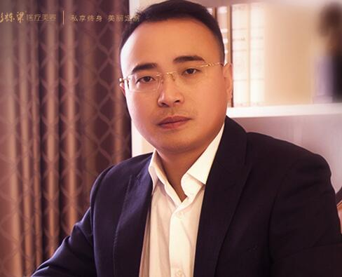 彭?xiàng)澚?/></a></div>
                        <div>
                            <h4><a href=